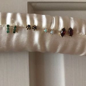 Wardrobe of 14 kt  gold earrings  4 pairs